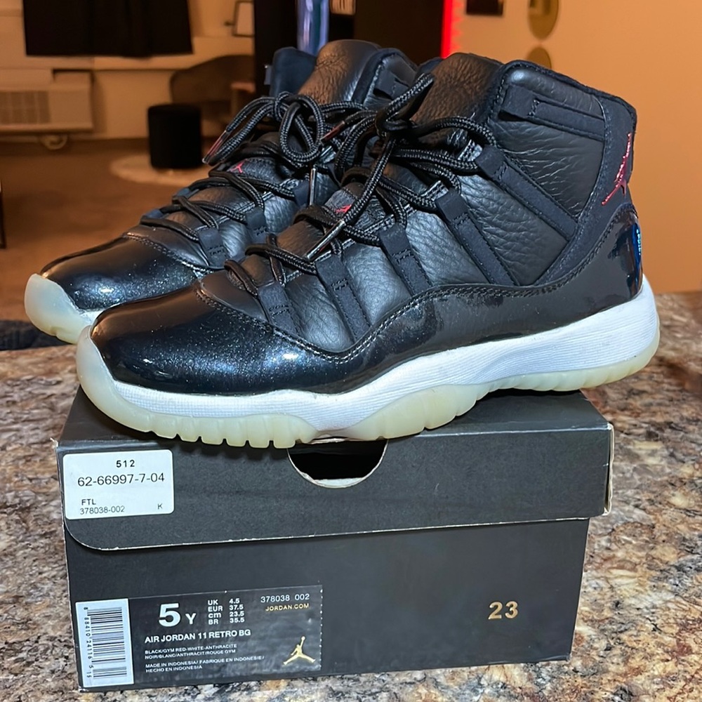 Jordan Retro 11 Size 5Y